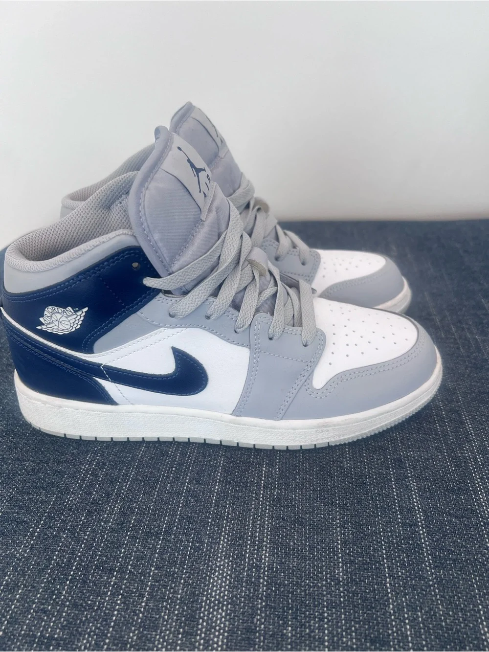 Nike Air Jordan 1 Mid Grey White Navy
